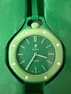 AP x SWATCH — GREEN EIGHT | BRAND NEW ✨🟢